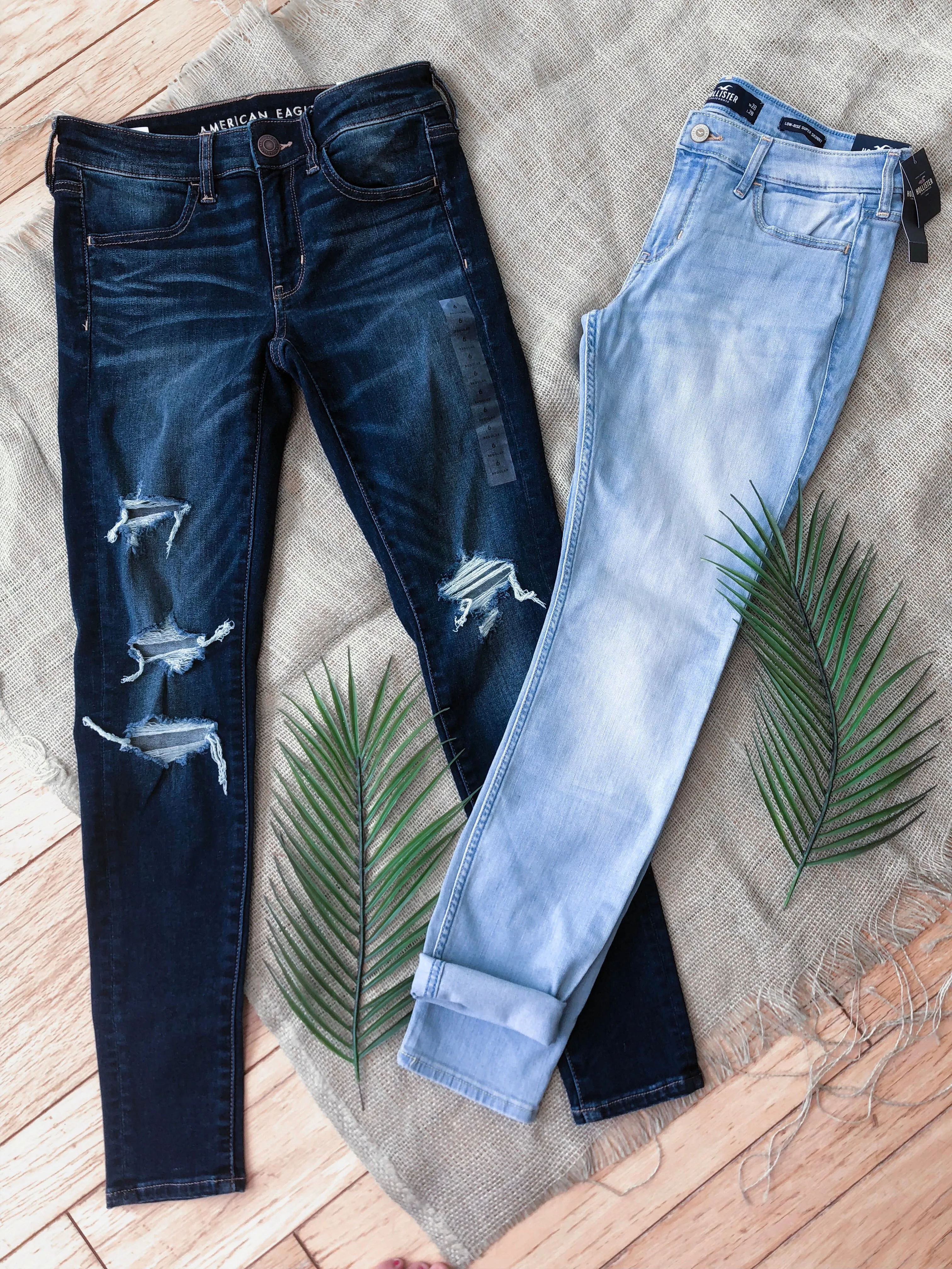 Light wash Hollister Jeans - 7Short/28